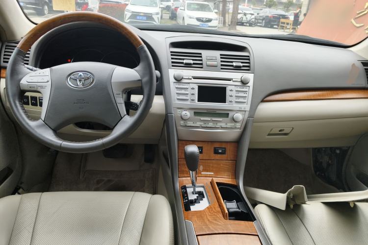 Used Toyota Camry 2009 240V Ultimate Edition Center Console