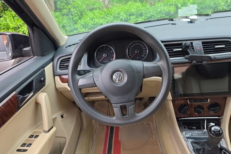 Used Volkswagen Lavida 2013 Restyled Classic 1.6L Manual Comfort Edition