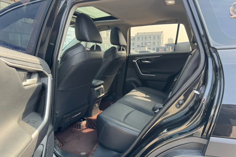 Used Toyota Wildlander 2023 2.0L CVT Two-Wheel Drive Urban Edition Interior 2