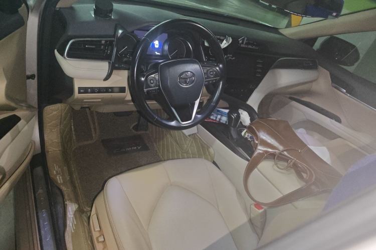Used Toyota Camry 2018 2.0G Luxury Edition
