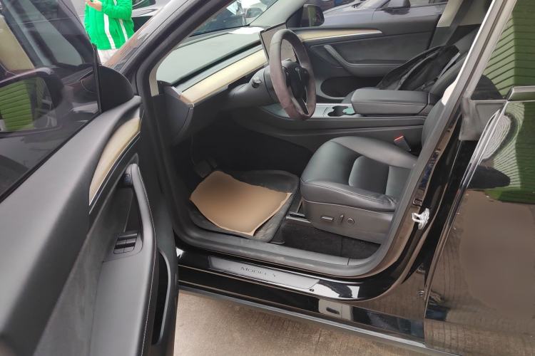 Used Tesla Model Y 2021 Long-Range All-Wheel-Drive Version