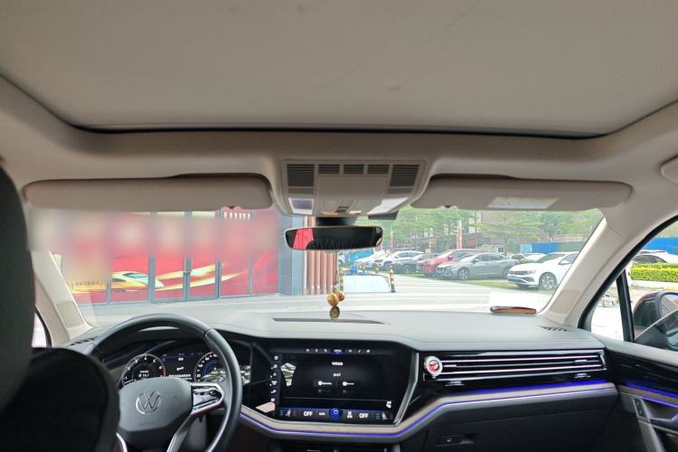 Used Volkswagen Touareg 2022 3.0 TSI Luxury Edition Black Diamond Sport Package
