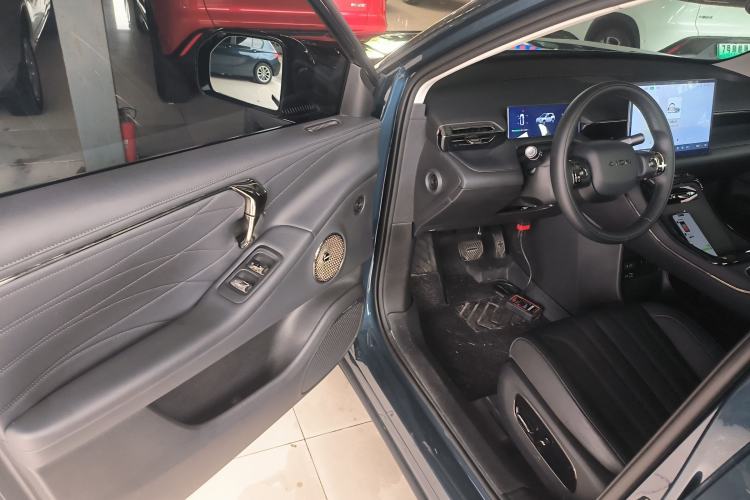 Used AION V 2024 Aion Tyrannosaurus 650 Smart Premium Edition