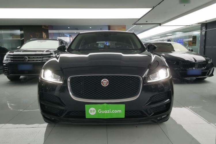 Used Jaguar F-PACE 2016 2.0T Two-Wheel Drive Urban Luxury Edition
