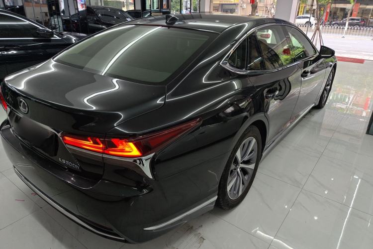 Used Lexus LS 2018 500h Excellence Edition China VI standard
