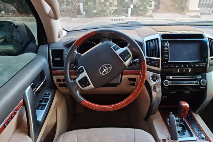 Used Toyota Land Cruiser 2012 4.6L Automatic VX-R
