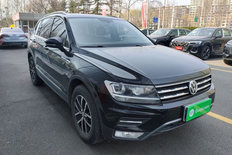 Used Volkswagen Tiguan L 2018 330TSI Automatic Two-Wheel Drive Luxury Edition Front Right 45 Deg