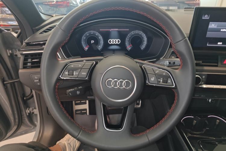 Used Audi A4L 2025 2 Million Units Enjoyment Version 40 TFSI Luxury Dynamic Edition Steering Wheel