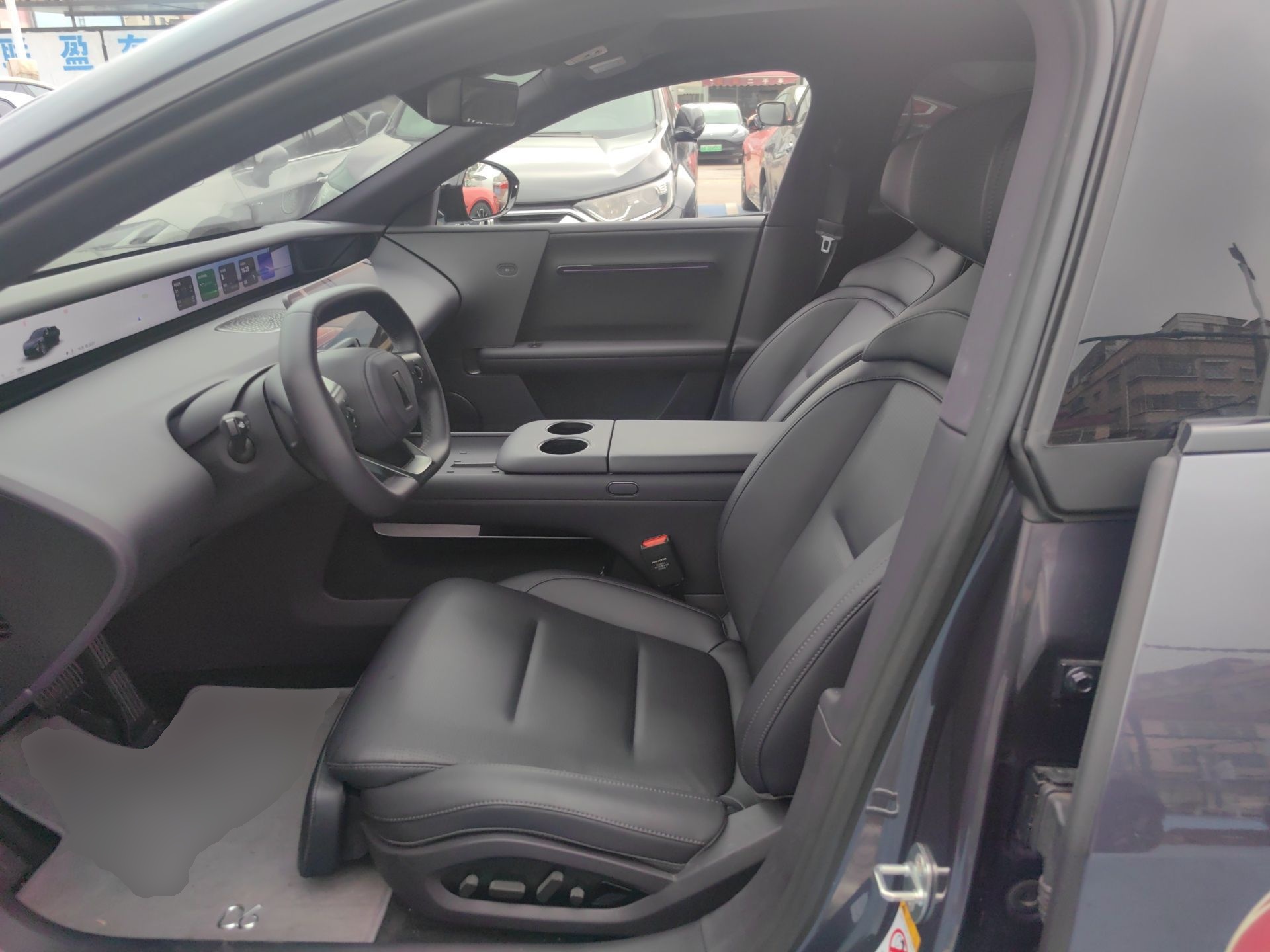 Переднее сиденье в автомобиле