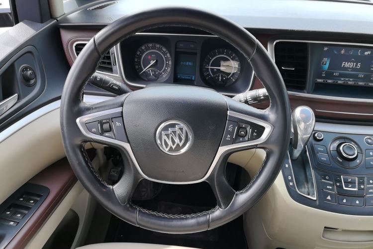 Used Buick GL8 2018 28T Luxury Model China VI Standard Steering Wheel