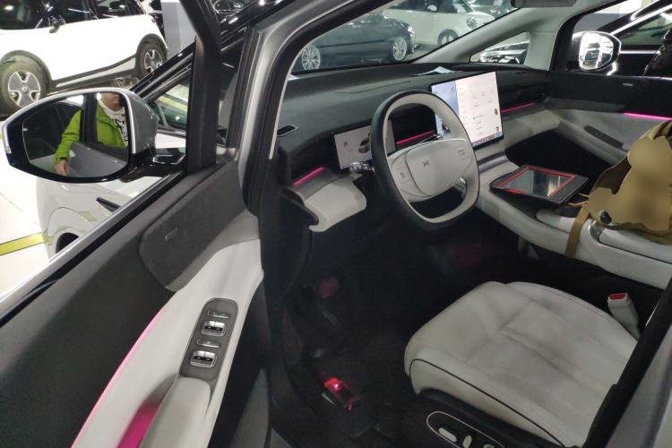 Used XPeng X9 2024 702 Ultra-Long Range Max
