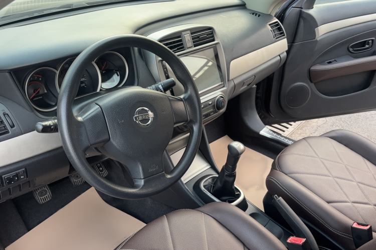 Used Nissan Sylphy 2016 Classic 1.6XE Manual Comfort Edition Interior 6