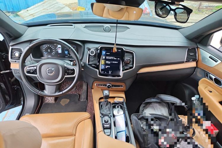 Used Volvo XC90 2018 T6 Prestige 7-Seater Center Console