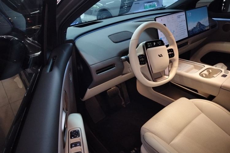 Used Li Auto i6 2025 Model Two-Wheel-Drive Standard Type