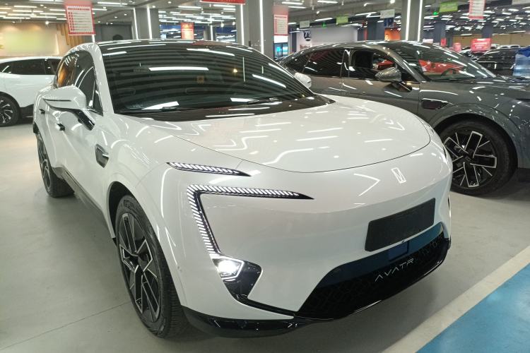 Used Avatr 11 2025 Year Updated Max Extended-Range Version Front Right 45 Deg