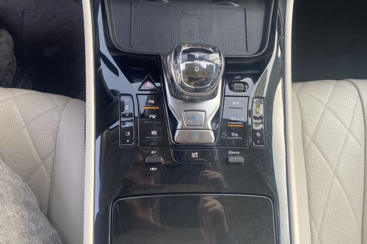 Used Denza D9 2024 DM-i 980 Four-Wheel Drive Flagship Model