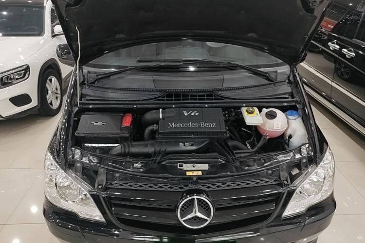 Used Mercedes-Benz Vito 2011 2.5L 7-seater executive version
