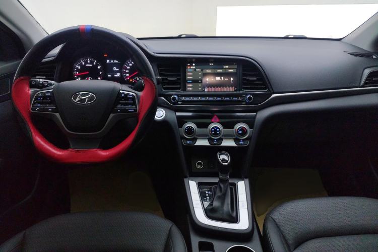 Used Hyundai Elantra (6th Generation / Lingdong) 2020 1.5L CVT Smart & Stylish – Elite Version Center Console