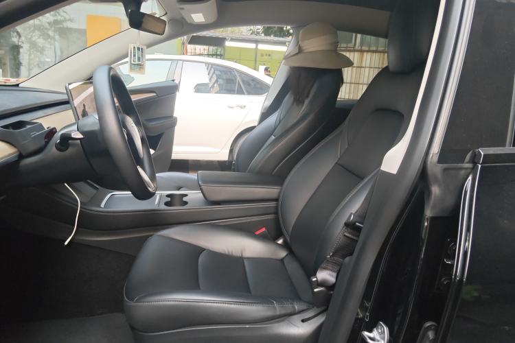 Used Tesla Model Y 2022 Long-Range All-Wheel-Drive Version Left Front Seat