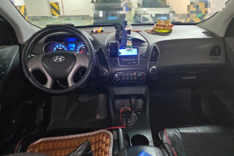 Used Hyundai ix35 2015 2.0L Automatic 2WD Comfort Edition China V Standard Center Console