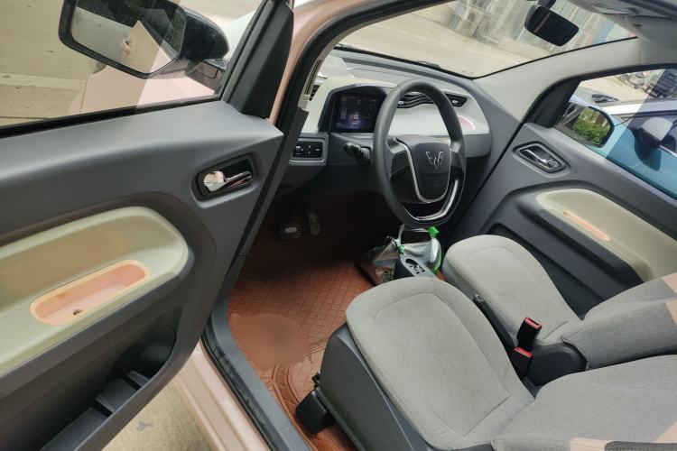 Used Wuling Hongguang MINIEV 2022 Macaron Fashion Model Lithium Iron Phosphate Driver Seat
