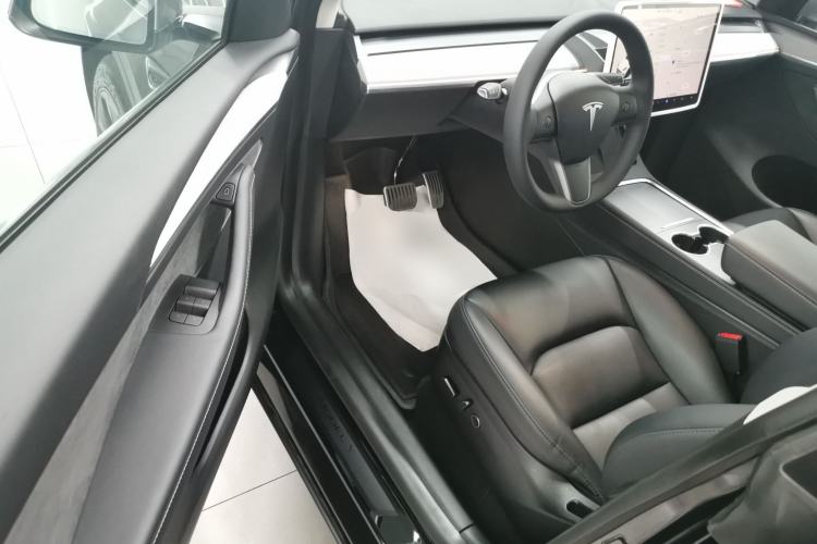 Used Tesla Model Y 2023 Rear-Wheel-Drive Version
