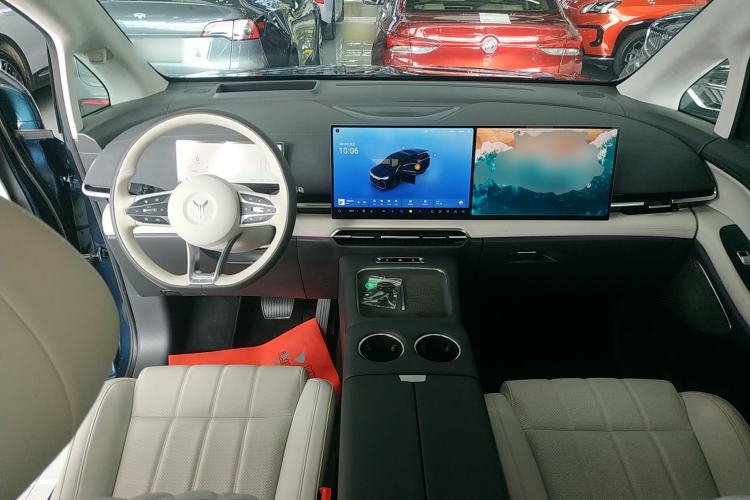 Used VOYAH Dream 2025 PHEV Four-Wheel-Drive Flagship Kunpeng Edition Center Console