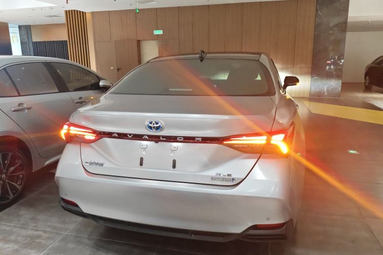 Used Toyota Avalon 2019 Dual-Engine 2.5L XLE Prestige Version China VI Standard
