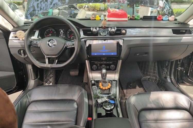 Used Volkswagen Passat 2017 330TSI DSG Luxury Edition Center Console