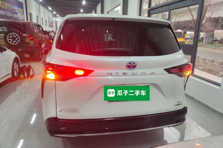 Used Toyota SIENNA 2023 2.5L Hybrid Luxury Edition Rear