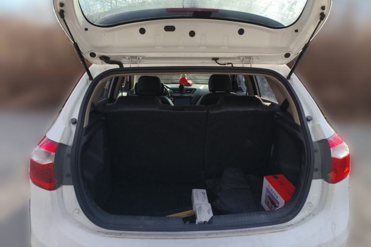 Used Kia K2 2012 Hatchback 1.4L MT Cool Edition Commemorative Model Trunk