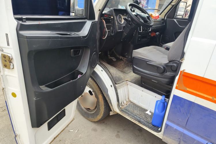 Used Iveco Daily 2017 2.5T A35 Low-Roof 5-7 Seater Passenger Van 47Z5
