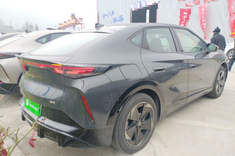 Used Volkswagen ID.UNYX 2024 Pro Long-Range Version Rear Right 45 Deg