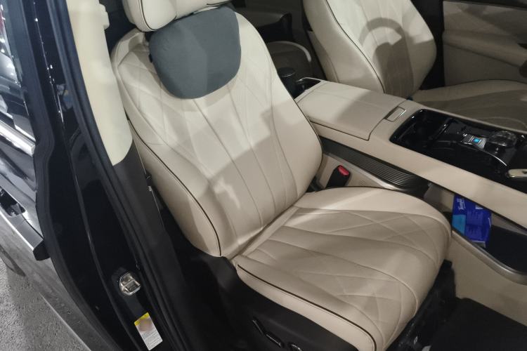 Used Denza D9 2024 DM-i 980 Four-Wheel Drive Prestige Model Right Front Seat