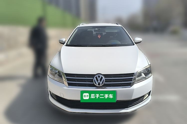 Used Volkswagen Gran Lavida 2013 1.6L Manual Fashion Model