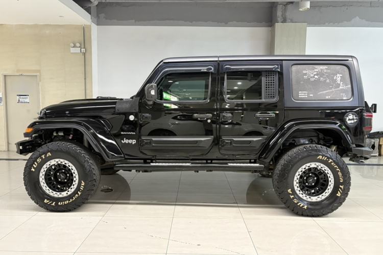 Used Jeep Wrangler 2019 2.0T Sahara Four-Door Version China VI Emission Standard
