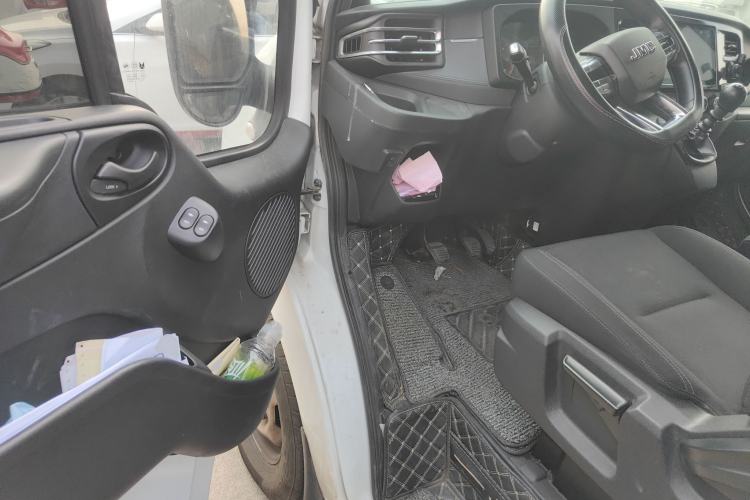 Used JMC Fushun 2023 2.0T Manual Short-Wheelbase Mid-Height Commercial Multi-Purpose 5-Seater Passenger Vehicle