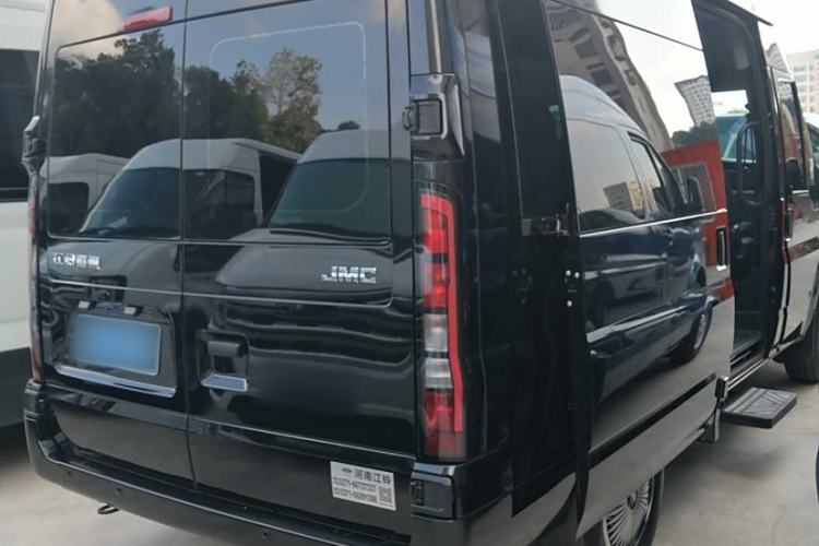 Used JMC Fushun 2025 2.0T 6MT Diesel Mid-Range Business-Class 9-Seater (Non-Commercial)

