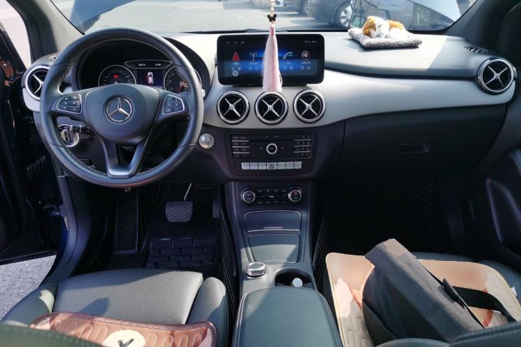 Used Mercedes-Benz B-Class 2017 B 200 Fashion Model Center Console