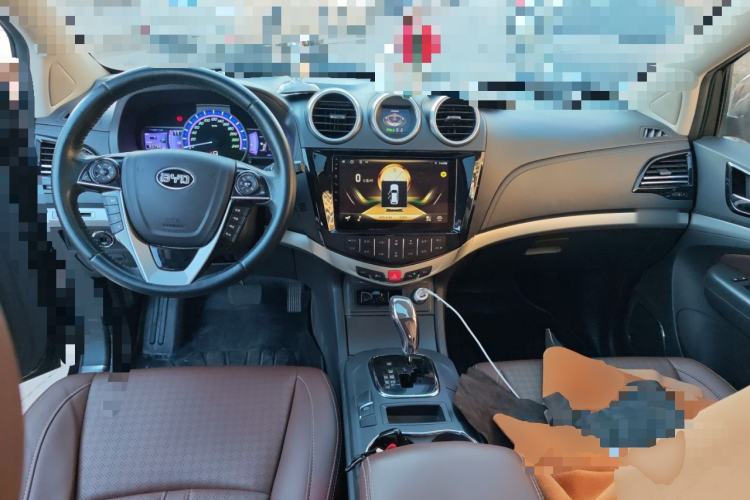 Used BYD S7 2015 2.0T Upgraded Automatic Luxury Version Center Console