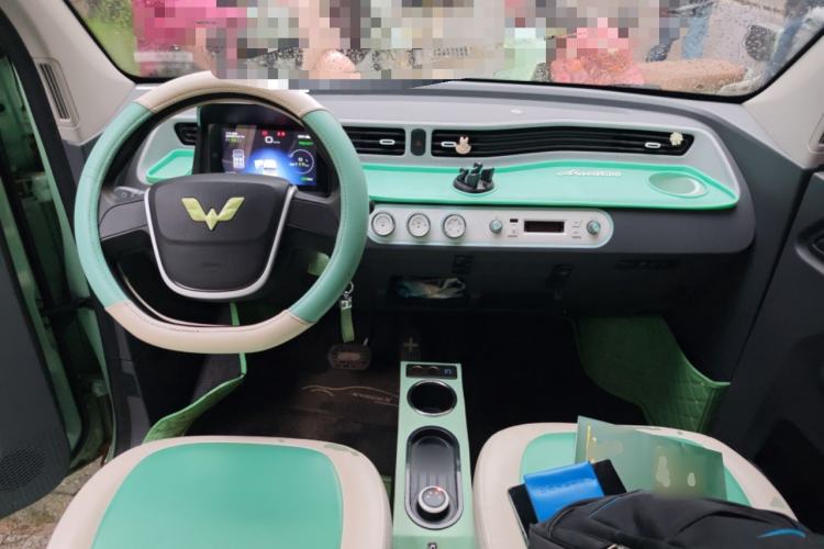 Used Wuling Hongguang MINIEV 2021 Macaron Sandwich Model 120 km Lithium Iron Phosphate Center Console