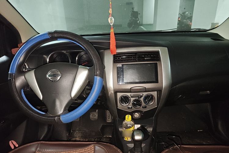 Used Nissan Livina 2013 Jingrui 1.6XL Manual Comfort Edition Center Console