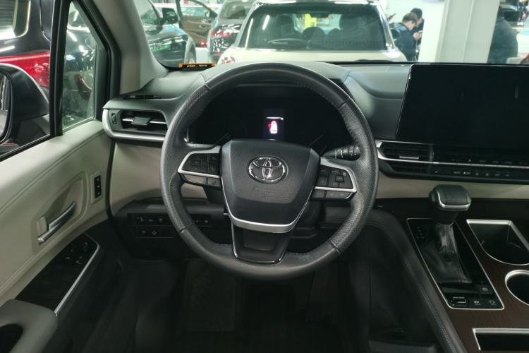 Used Toyota Granvia 2022 2.5L Hybrid Premium Edition
