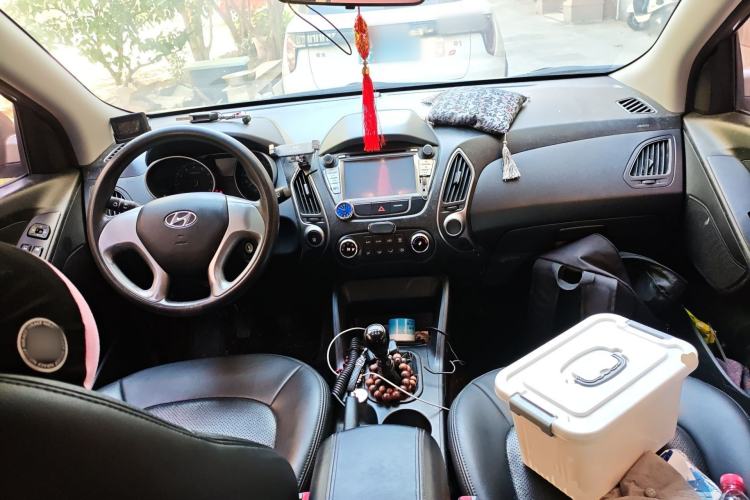 Used Hyundai ix35 2012 2.0L Manual Two-Wheel Drive New Edition GL Center Console