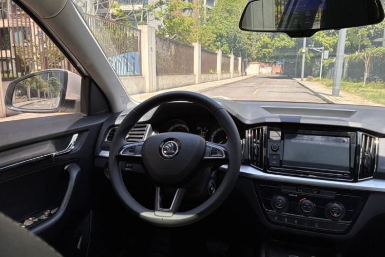 Used Skoda Kamiq 2018 1.5L Automatic Comfort Edition China VI Standard Interior 6