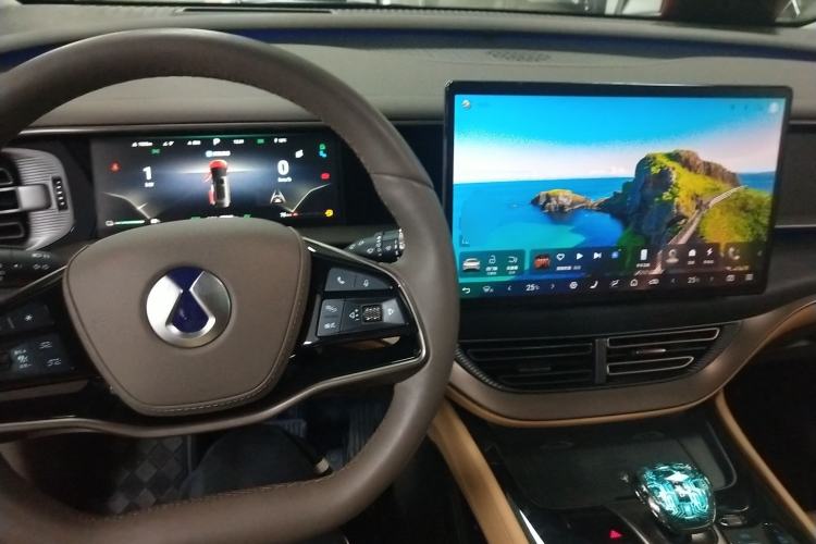 Used Denza D9 2022 DM-i 970 Four-Wheel Drive Flagship Model Center Console