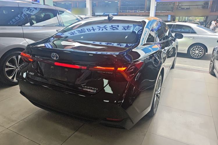 Used Toyota Avalon 2019 Dual-Engine 2.5L Limited Flagship Edition China VI Standard
