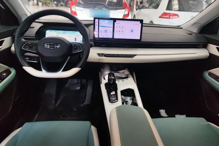 Used Geely Auto Emgrand L HiP 2022 1.5TD-DHT Pro 100KM Super Rui Center Console