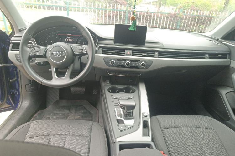 Used Audi A4L 2019 40 TFSI Ambition China VI Center Console