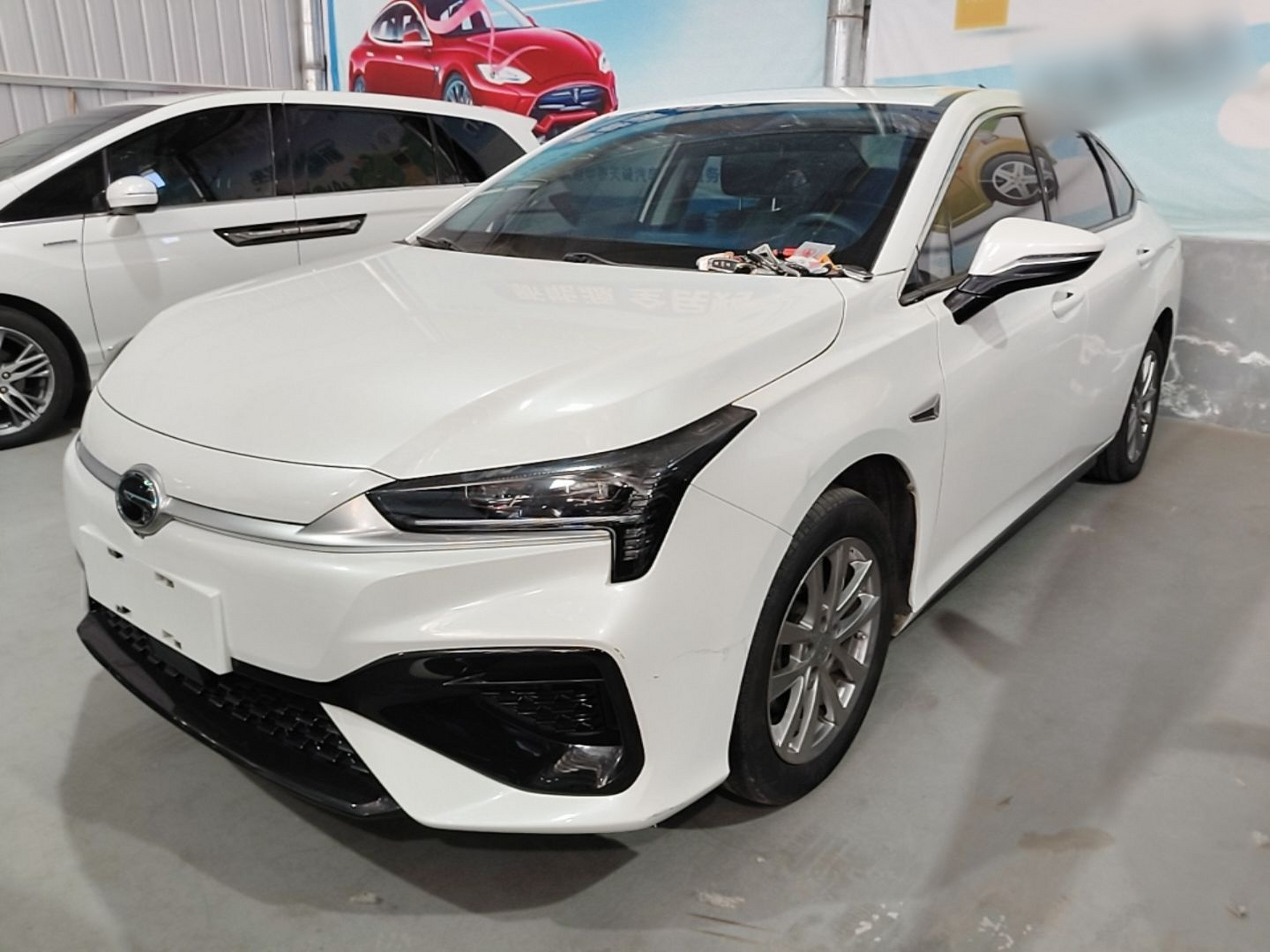 Под передней частью автомобиля
